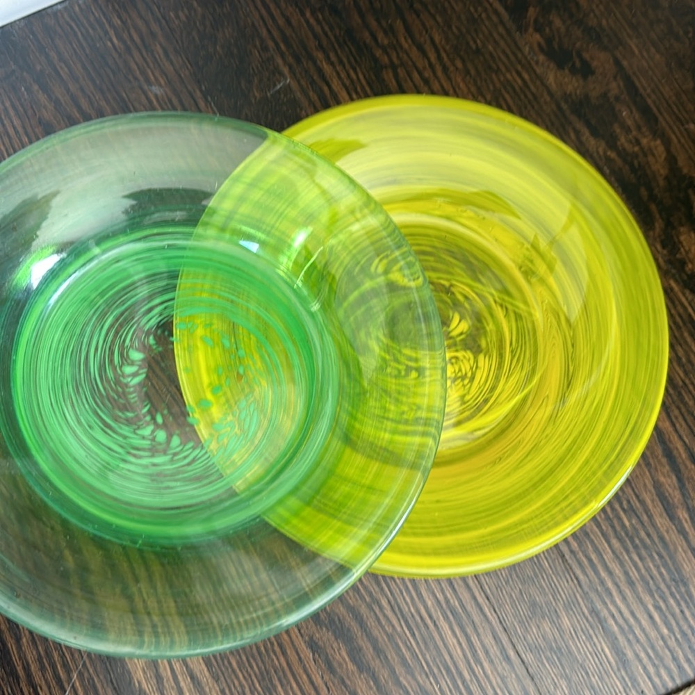 Pair of hand blown yellow and green glass 10-in plates